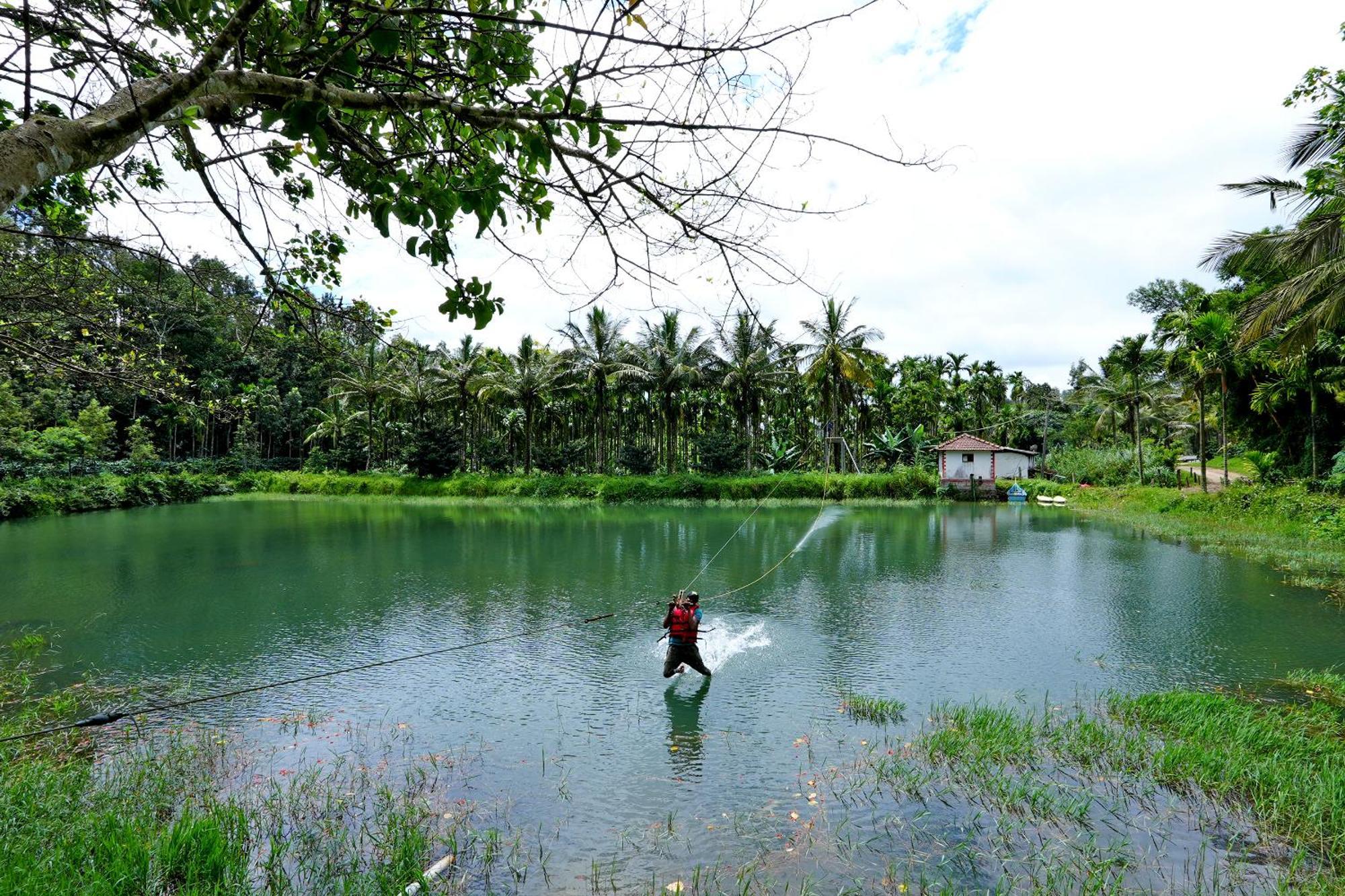 Leisure Homestay - Pool, Boating, Zipline, Home Food, Estate Chikmagalūr エクステリア 写真